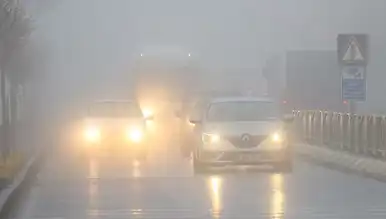 Yoğun Sis Trafiği Felç Etti